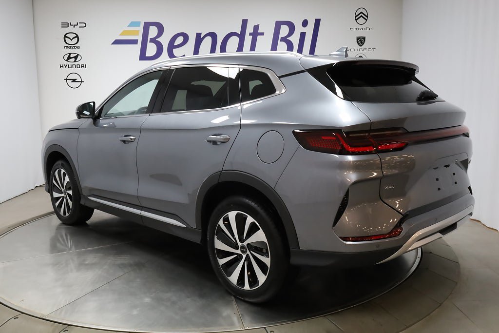 Vehicle Image 10