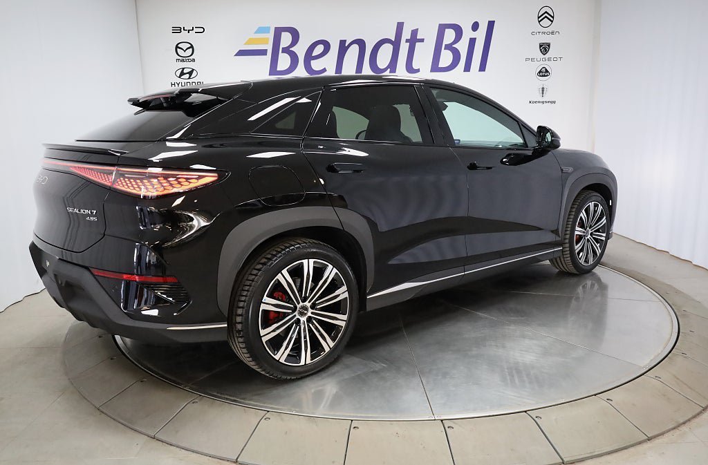 Vehicle Image 9