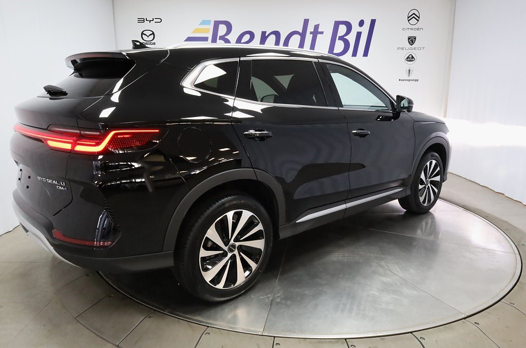 Vehicle Image 9