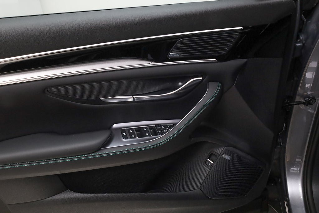 Vehicle Image 23