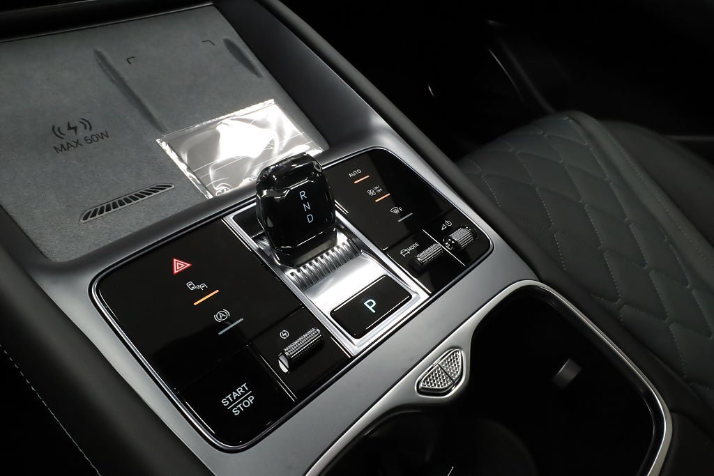 Vehicle Image 24