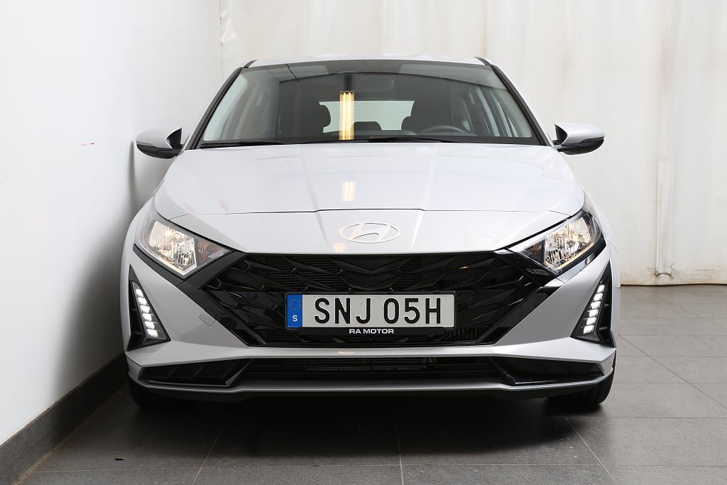 Vehicle Image 11