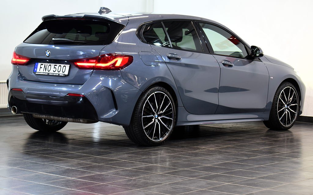 Vehicle Image 6