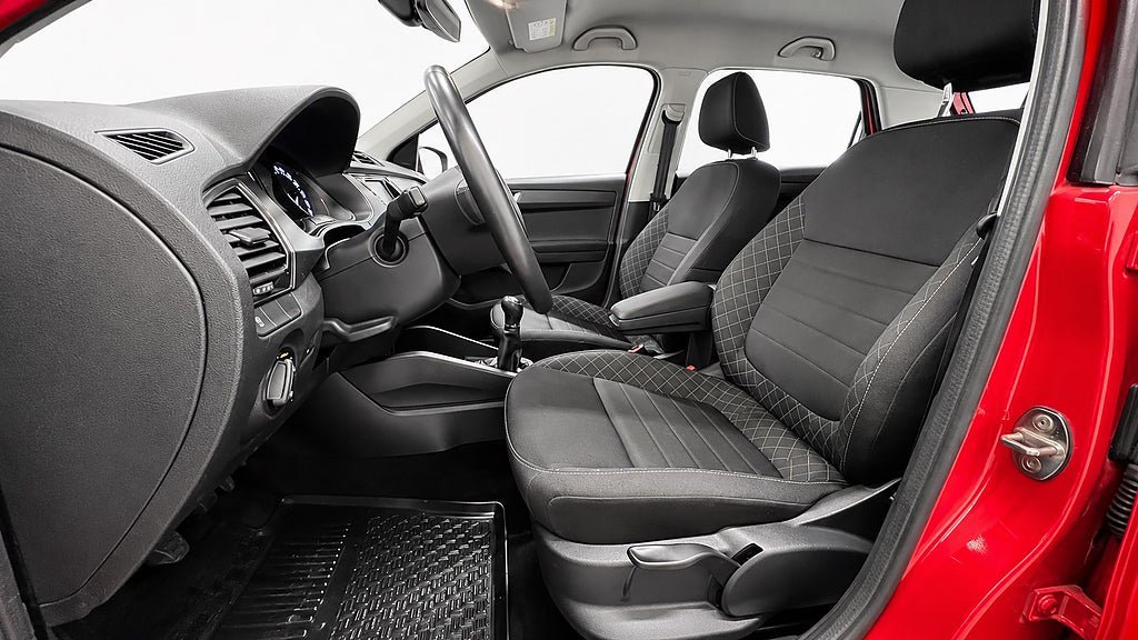 Vehicle Image 12