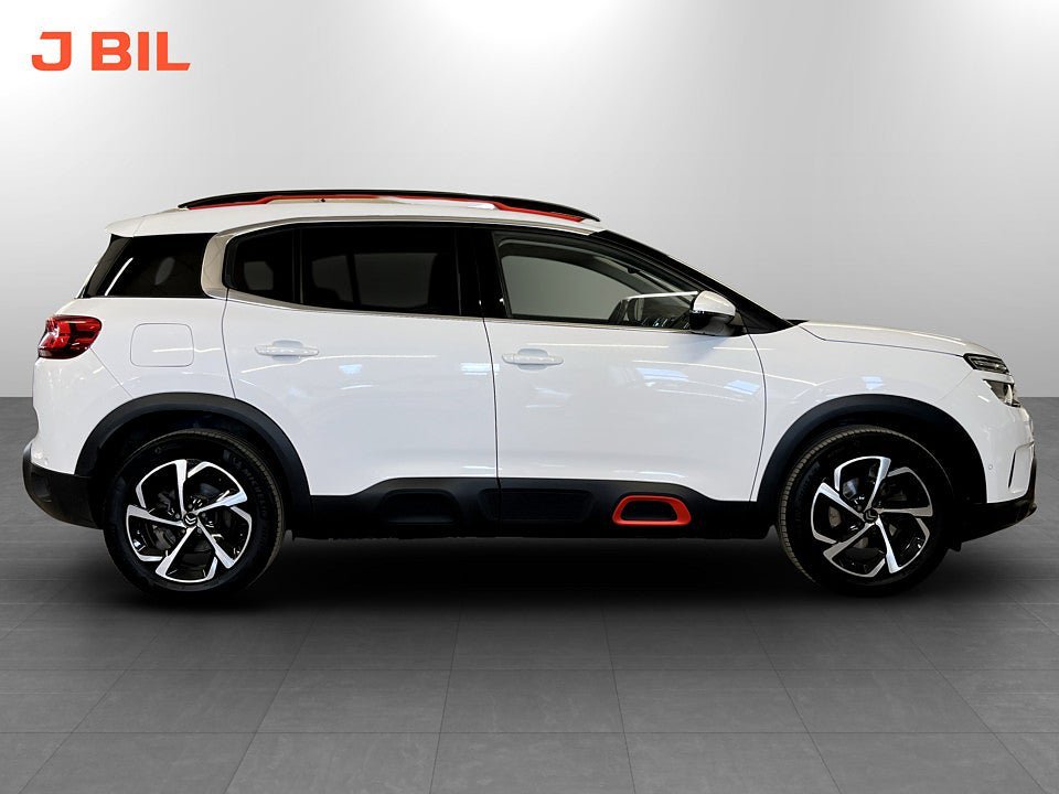 Vehicle Image 16