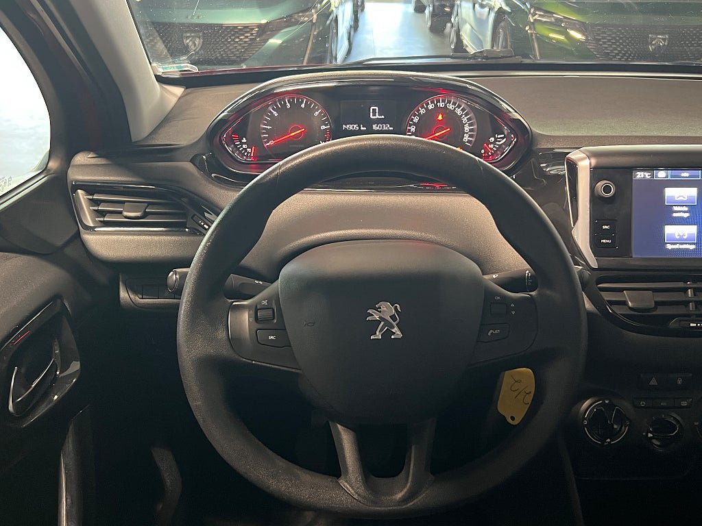 Vehicle Image 14