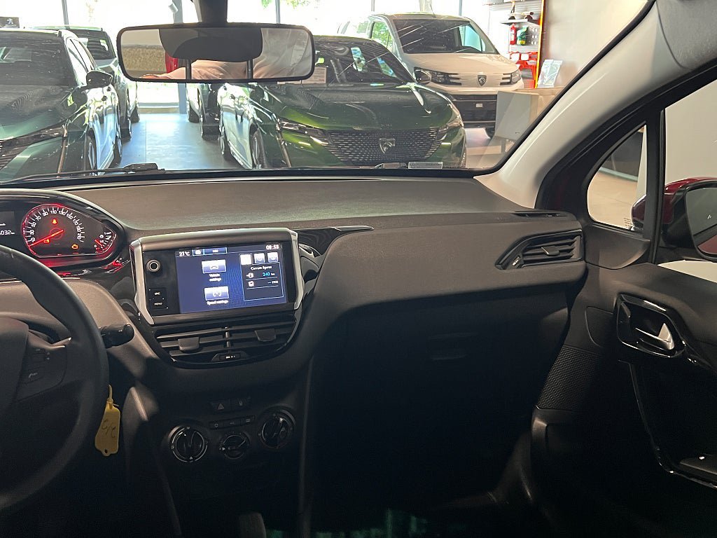 Vehicle Image 16