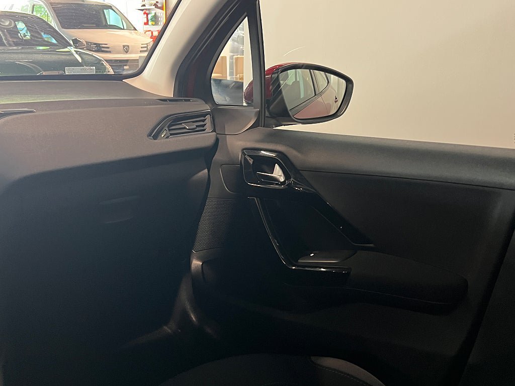 Vehicle Image 17