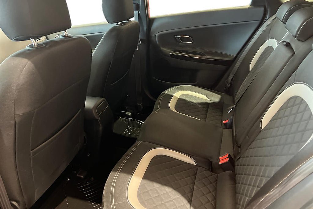 Vehicle Image 13