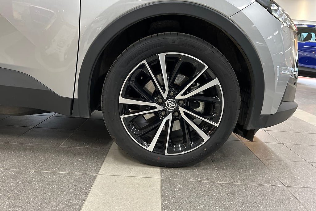 Vehicle Image 9