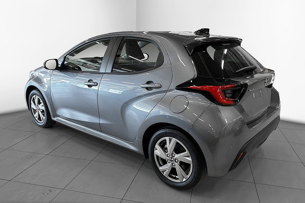 Vehicle Image 4