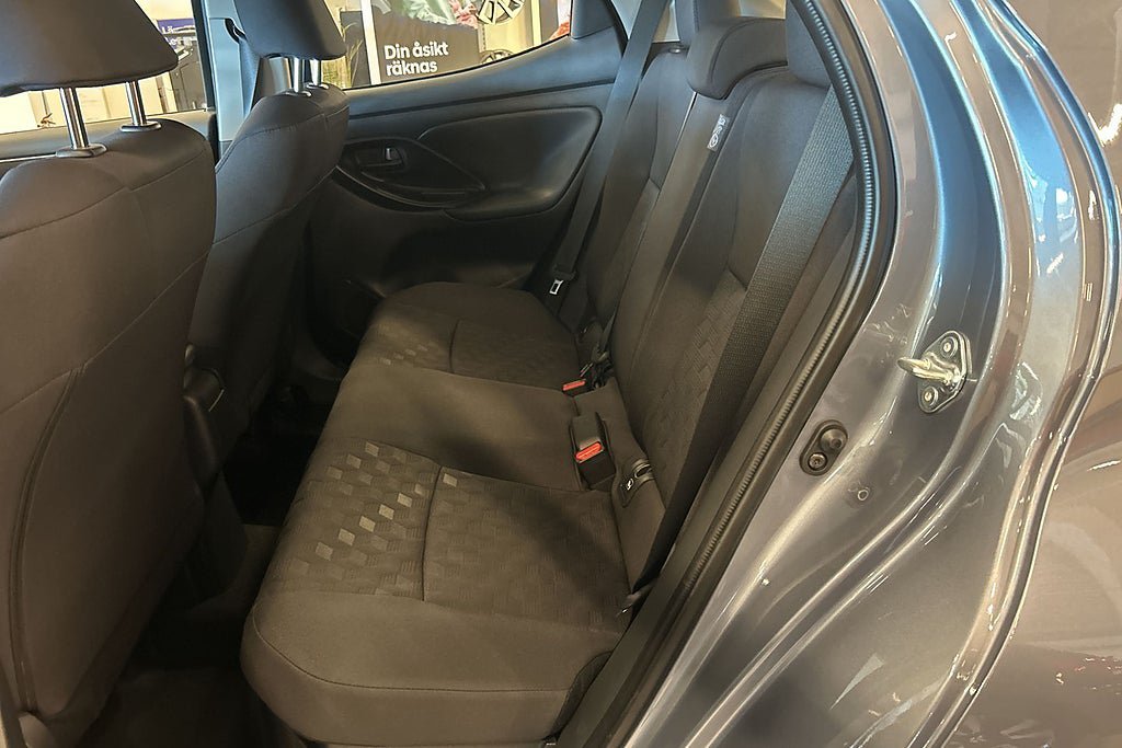 Vehicle Image 9
