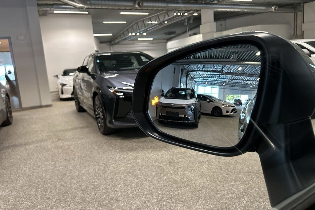 Vehicle Image 11