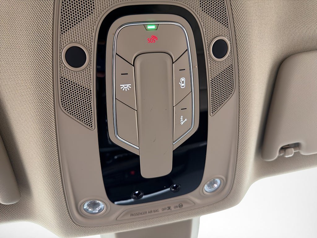 Vehicle Image 32
