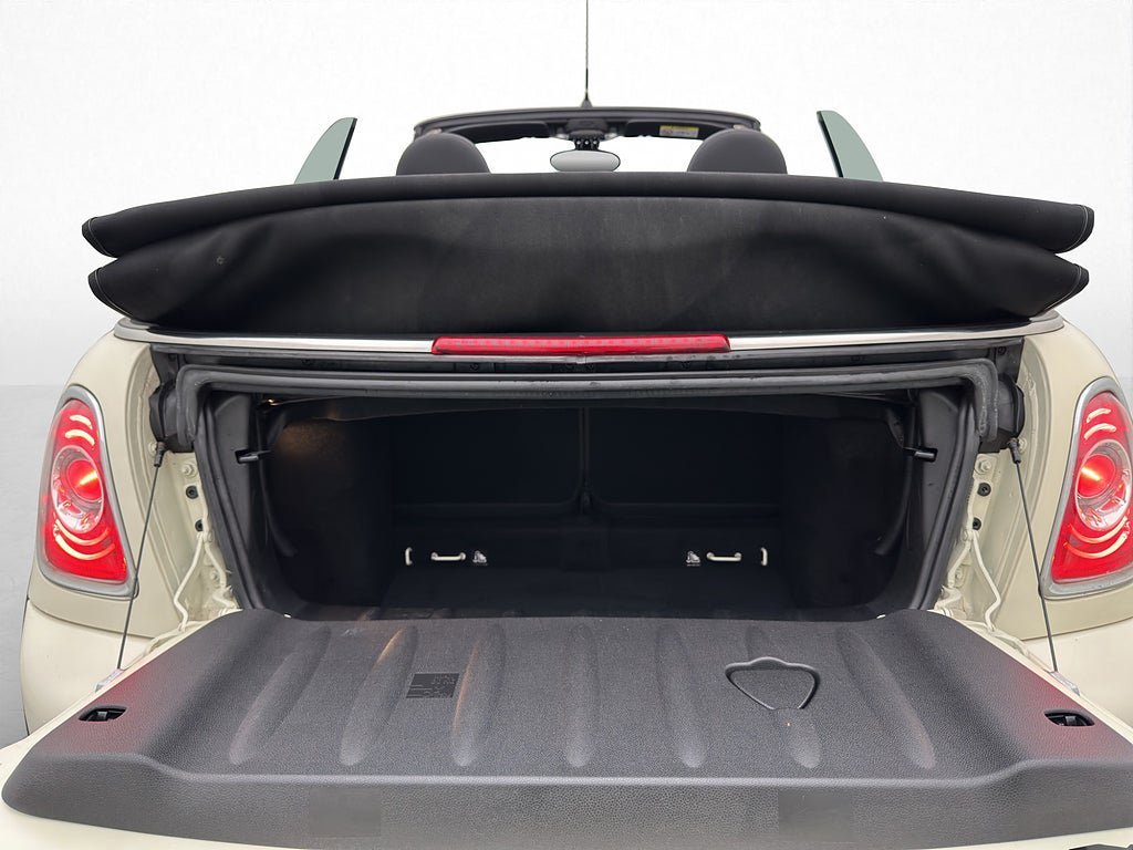 Vehicle Image 25