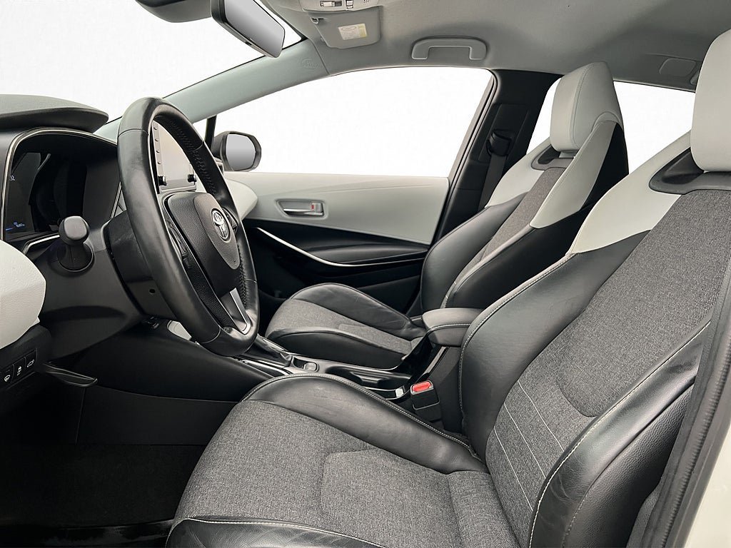 Vehicle Image 12