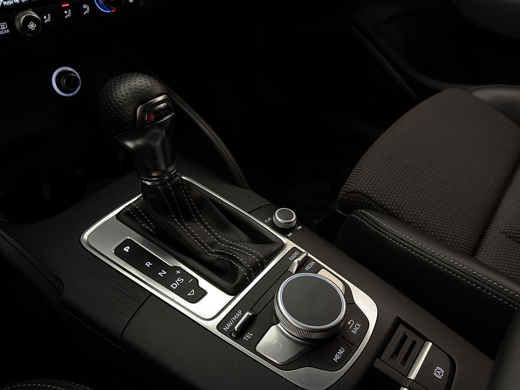 Vehicle Image 30
