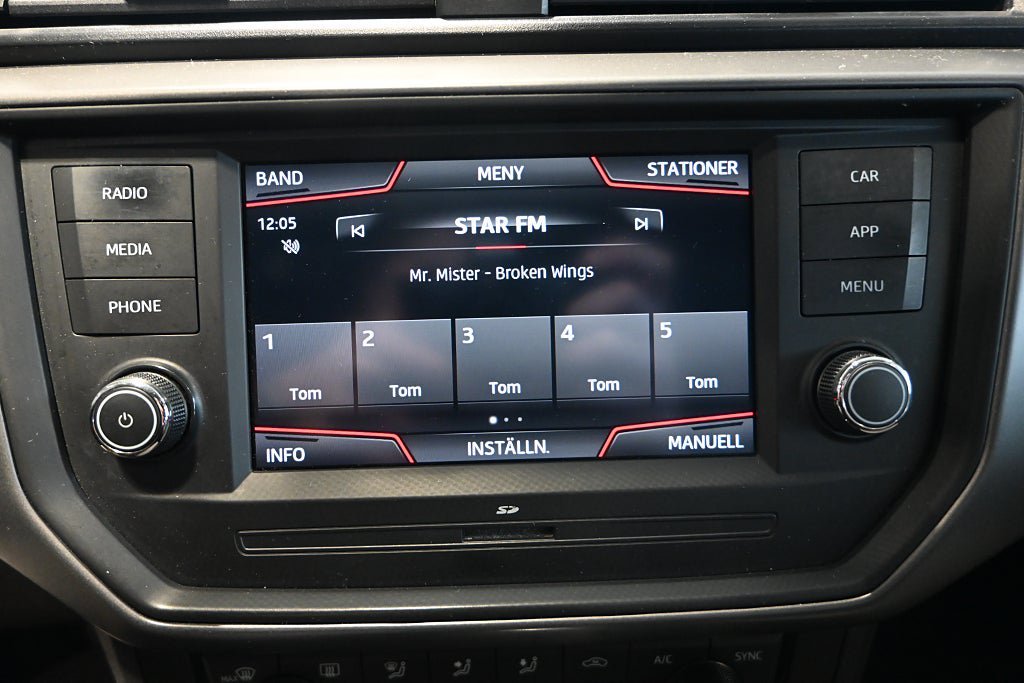 Vehicle Image 16