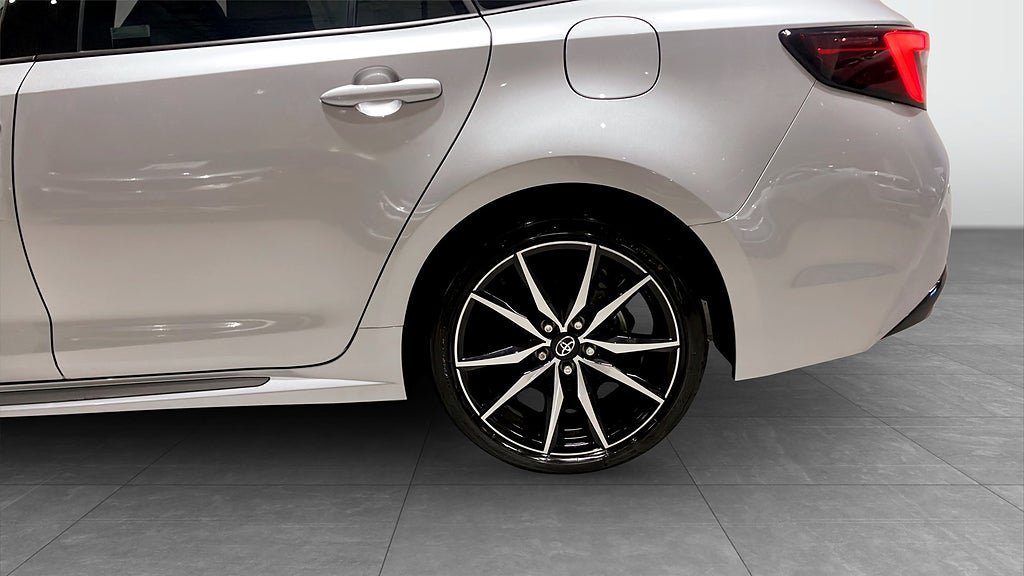 Vehicle Image 6
