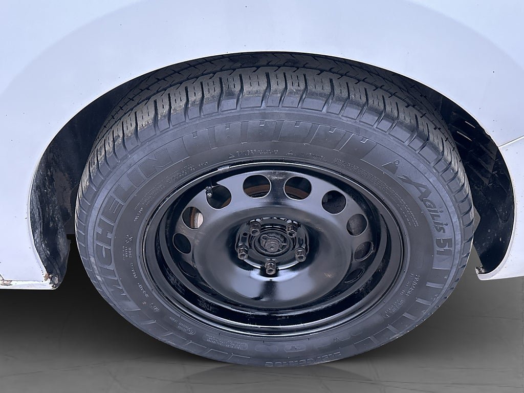Vehicle Image 32