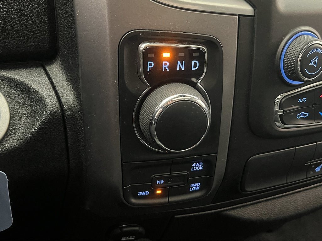 Vehicle Image 17