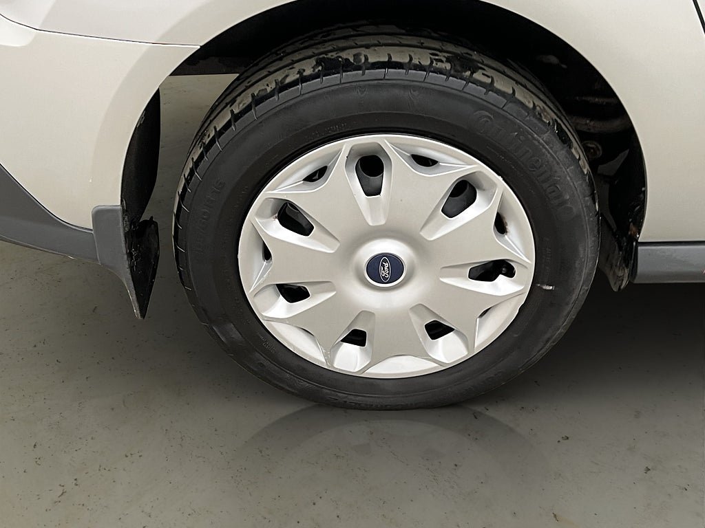 Vehicle Image 32