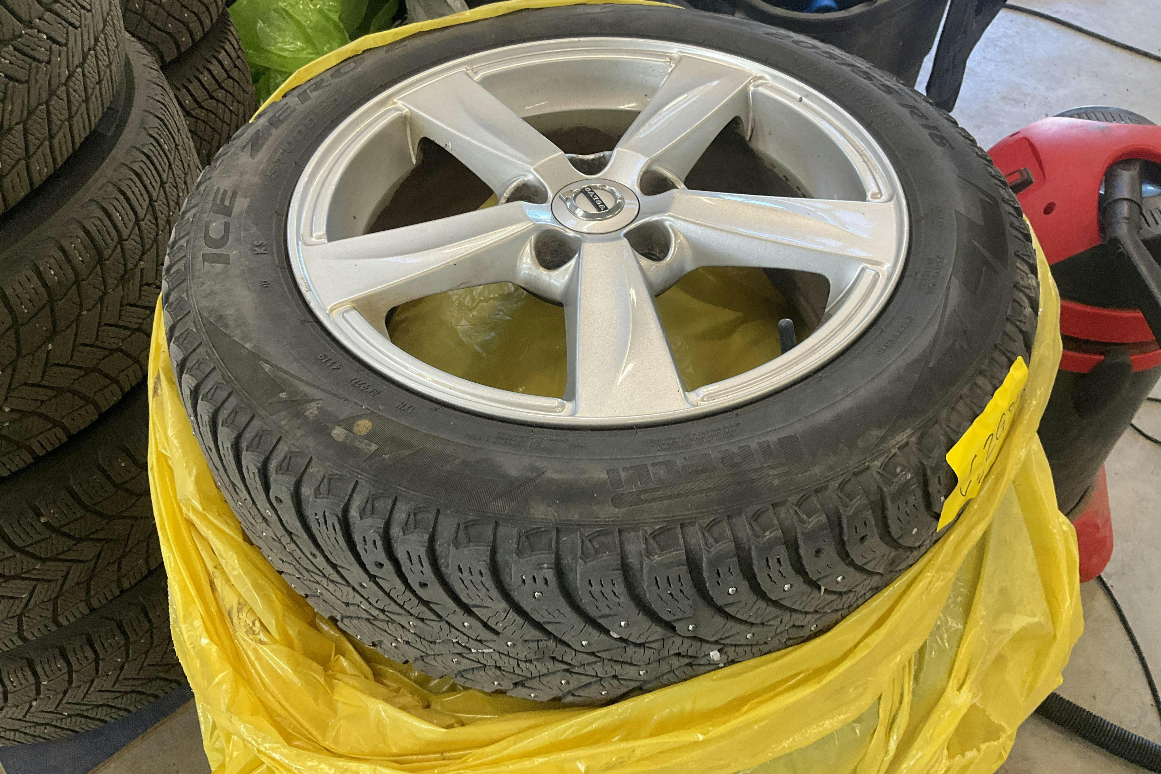 Vehicle Image 12