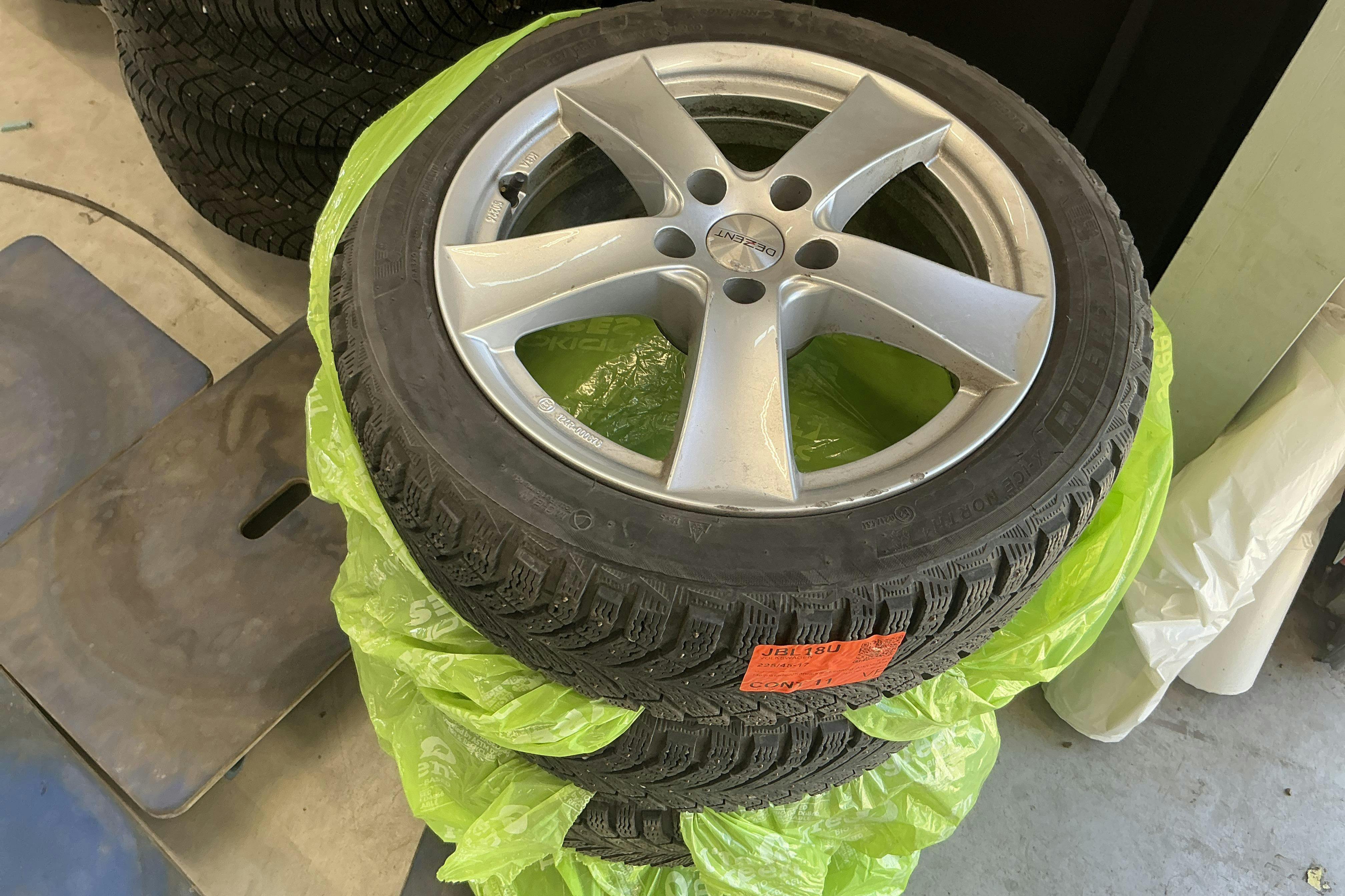 Vehicle Image 16