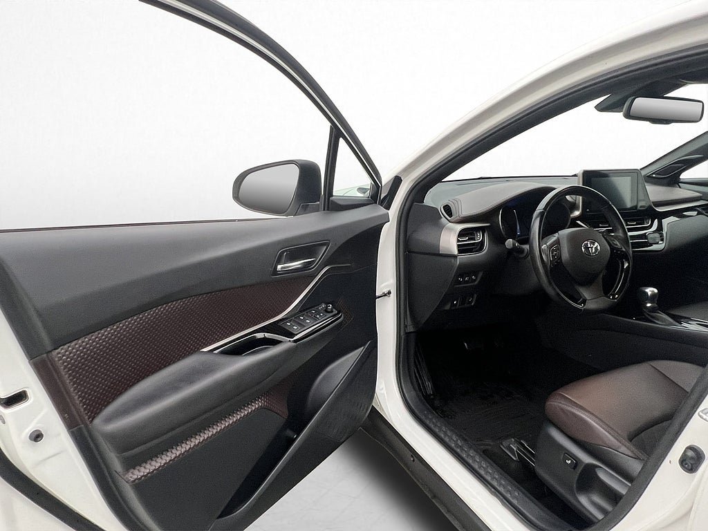 Vehicle Image 10