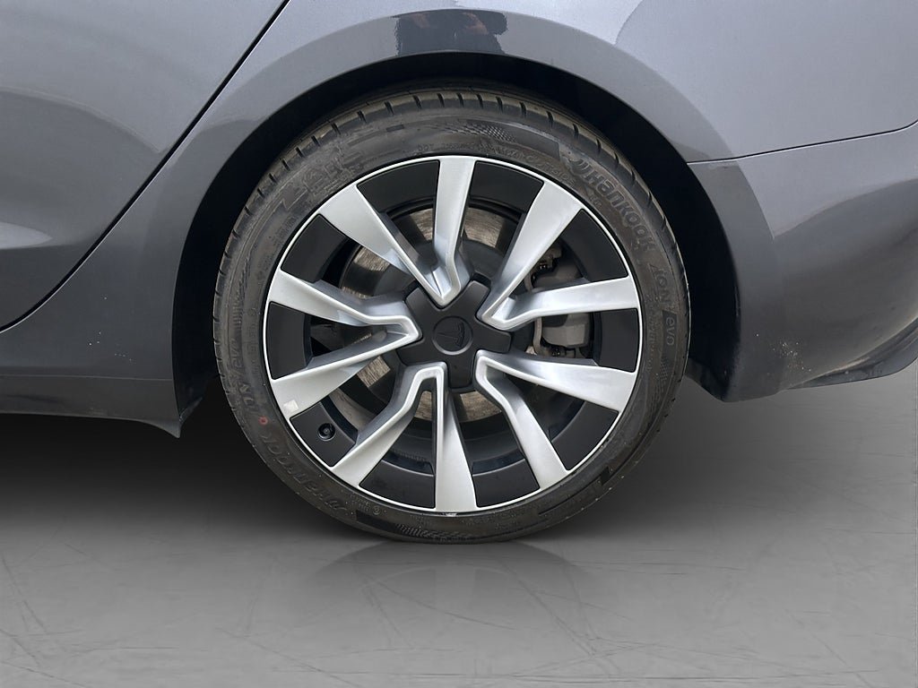 Vehicle Image 25