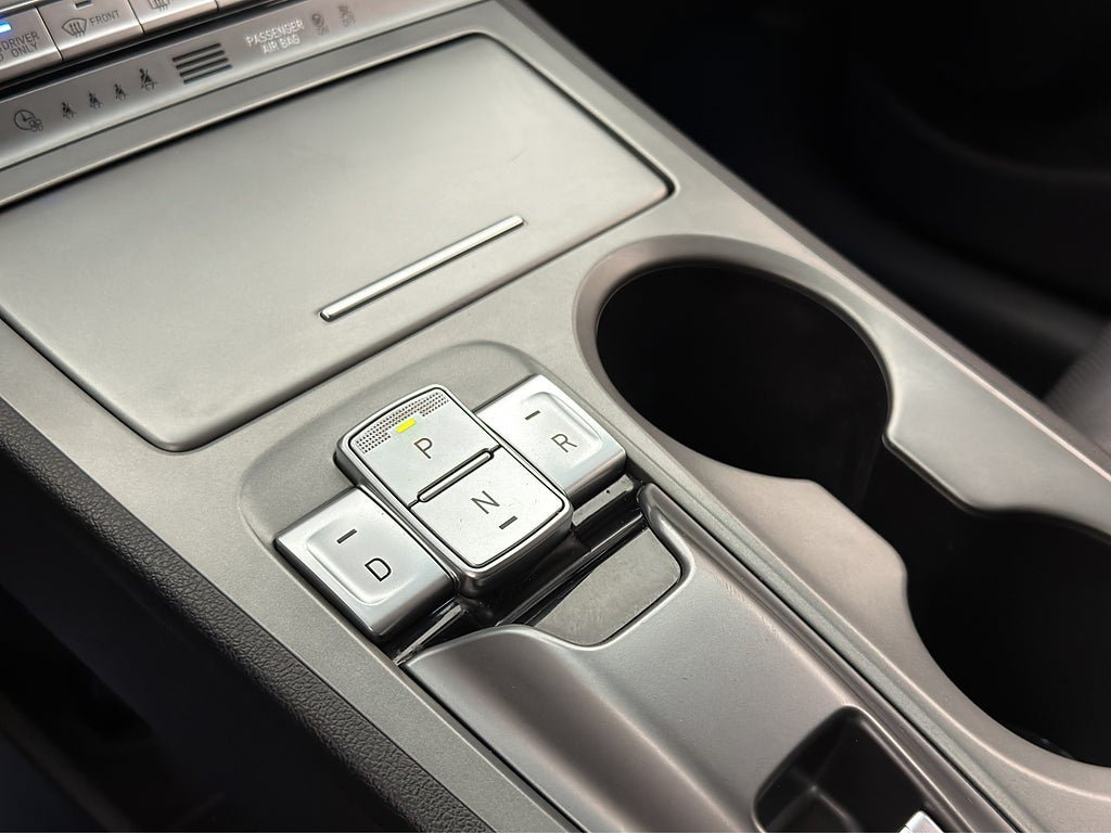 Vehicle Image 25