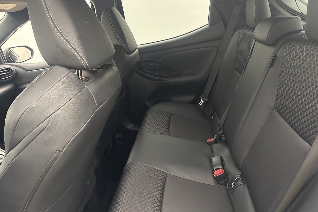 Vehicle Image 12