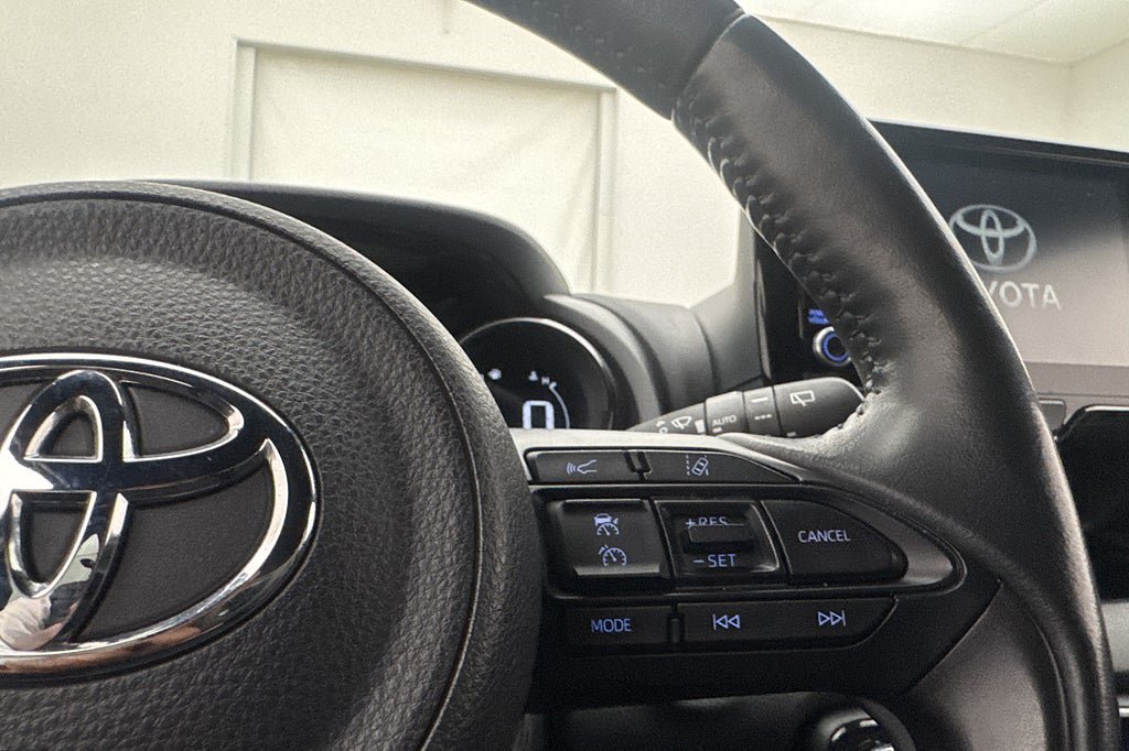 Vehicle Image 16