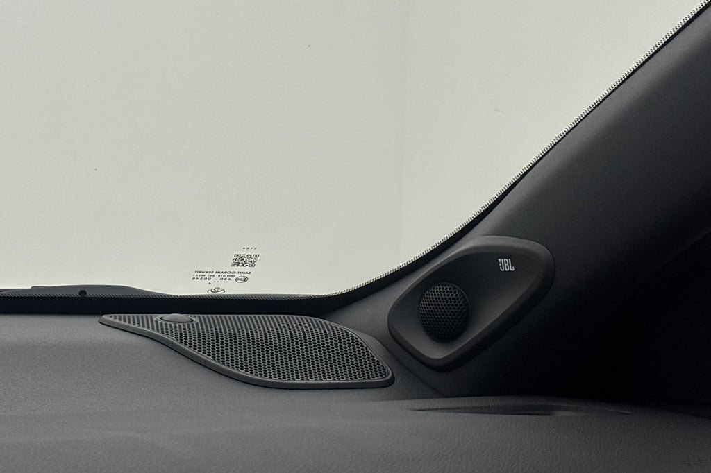 Vehicle Image 24