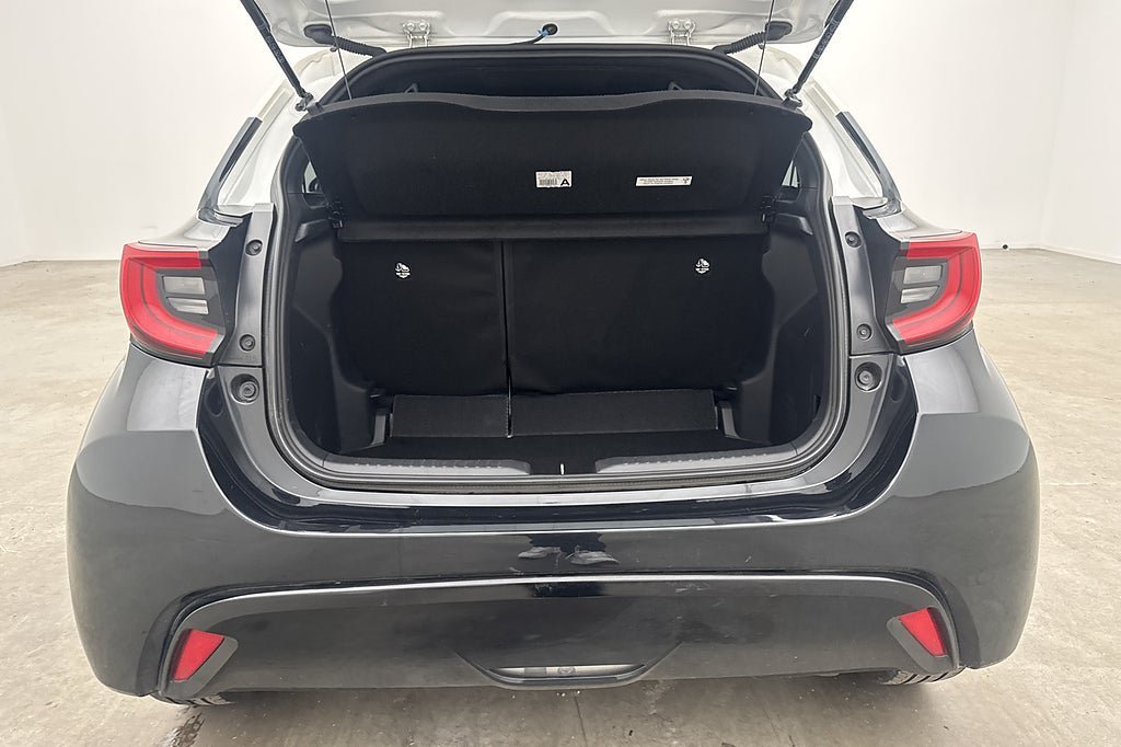 Vehicle Image 25
