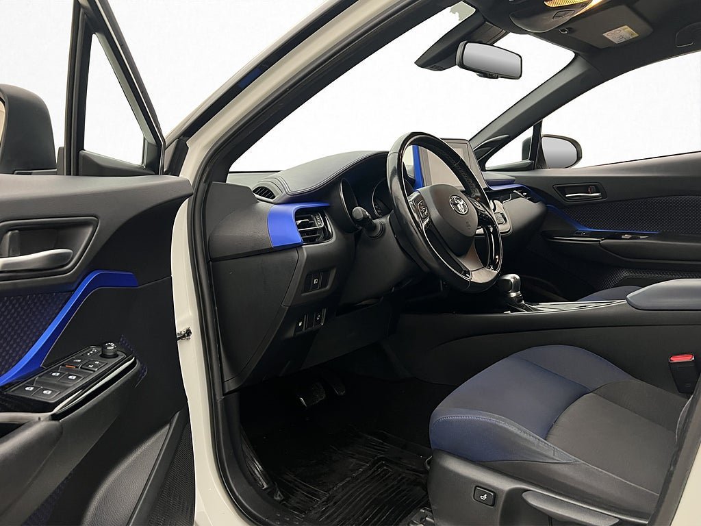 Vehicle Image 11