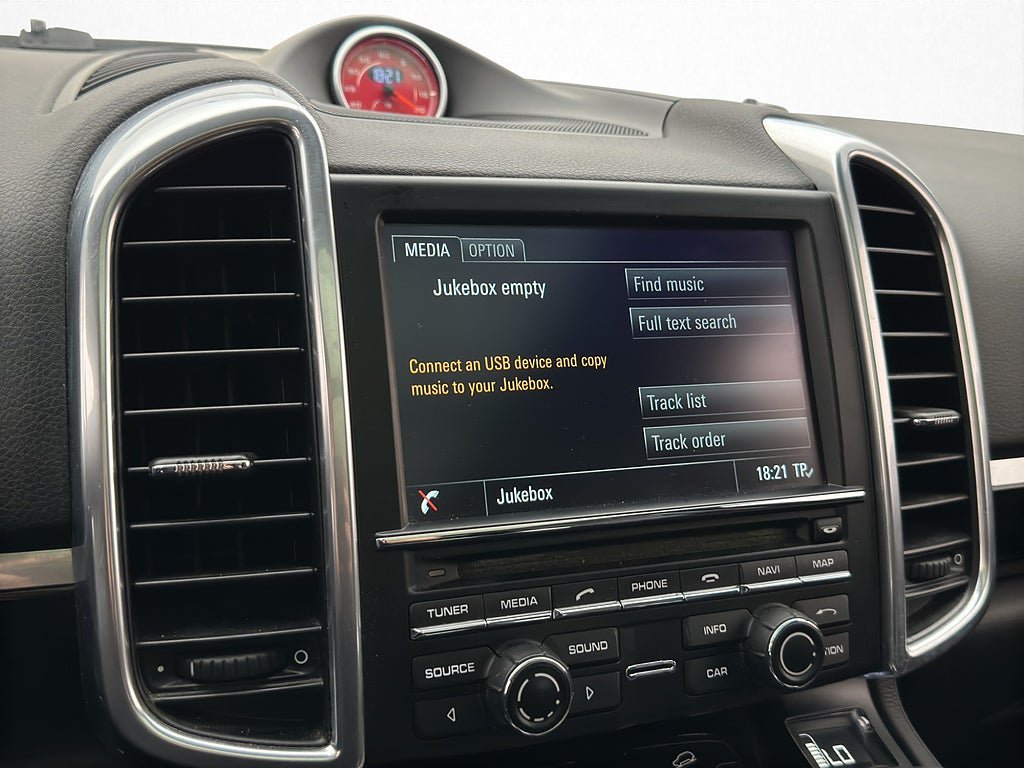 Vehicle Image 25