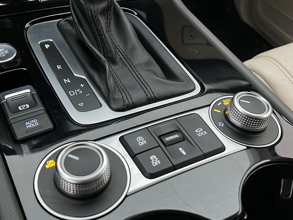 Vehicle Image 24