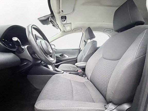 Vehicle Image 12