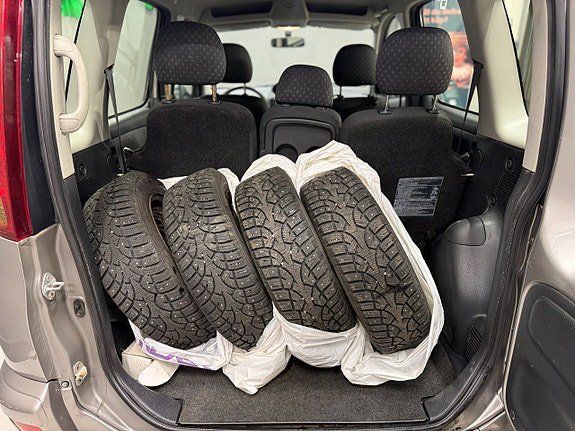 Vehicle Image 16