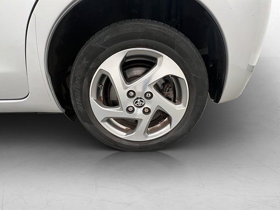 Vehicle Image 11