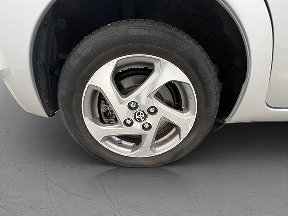 Vehicle Image 12