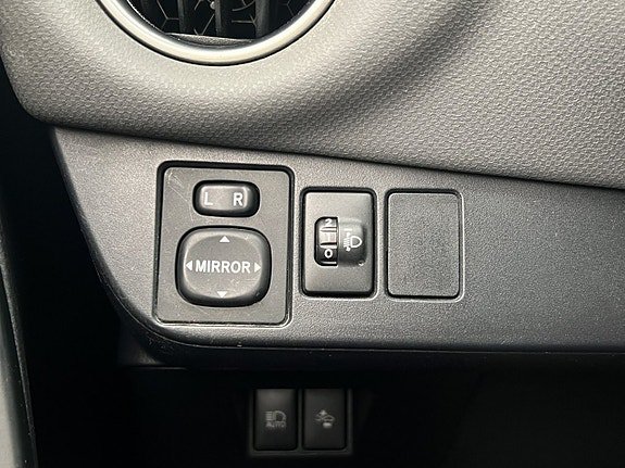 Vehicle Image 32