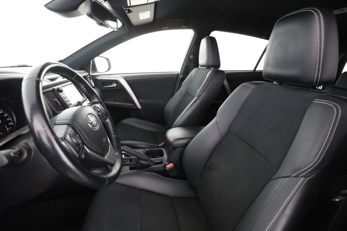 Vehicle Image 11
