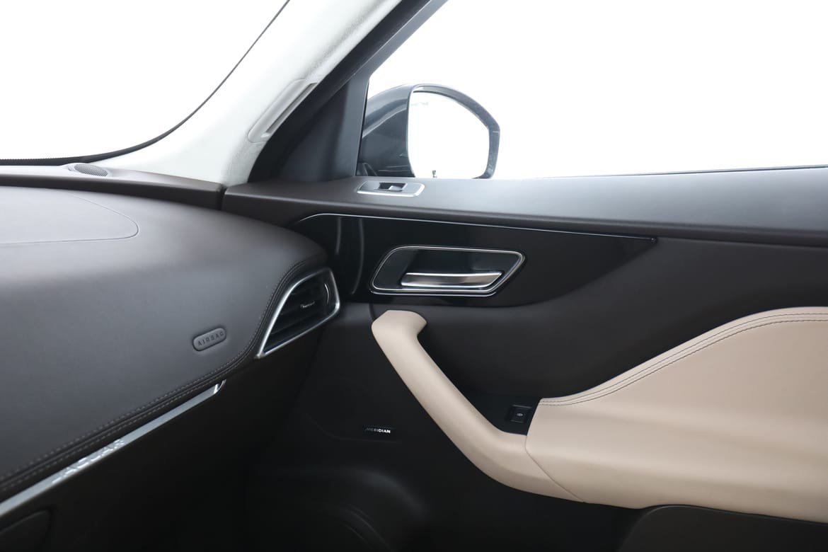 Vehicle Image 32
