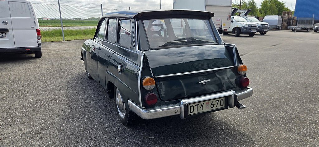 Vehicle Image 8