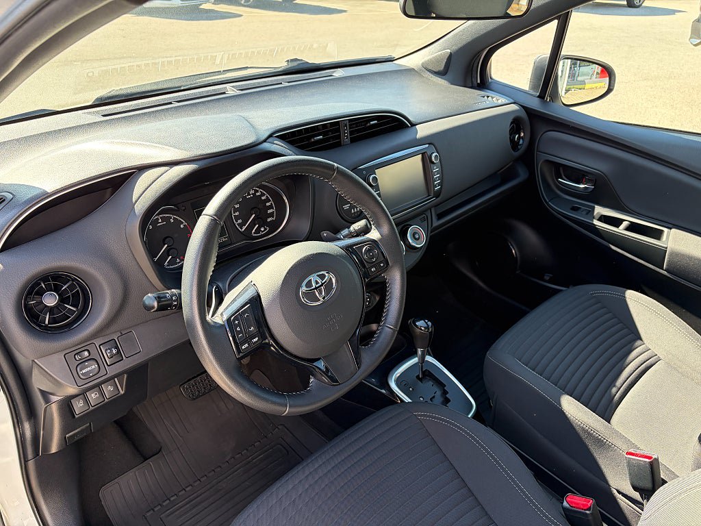Vehicle Image 8