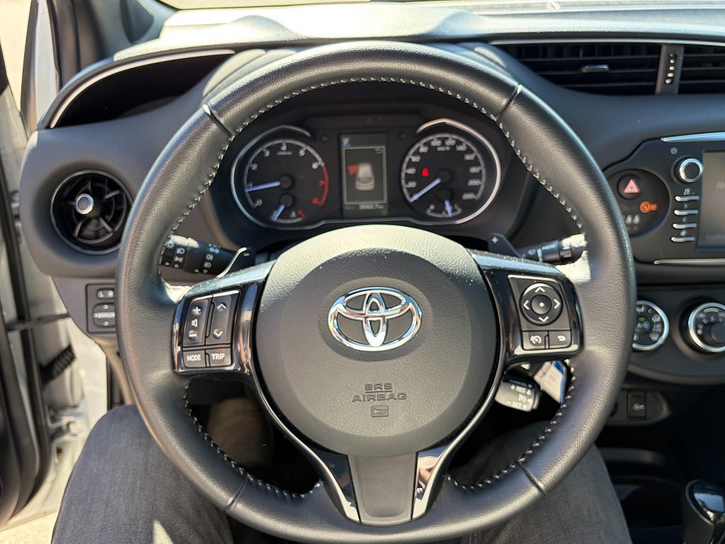Vehicle Image 16