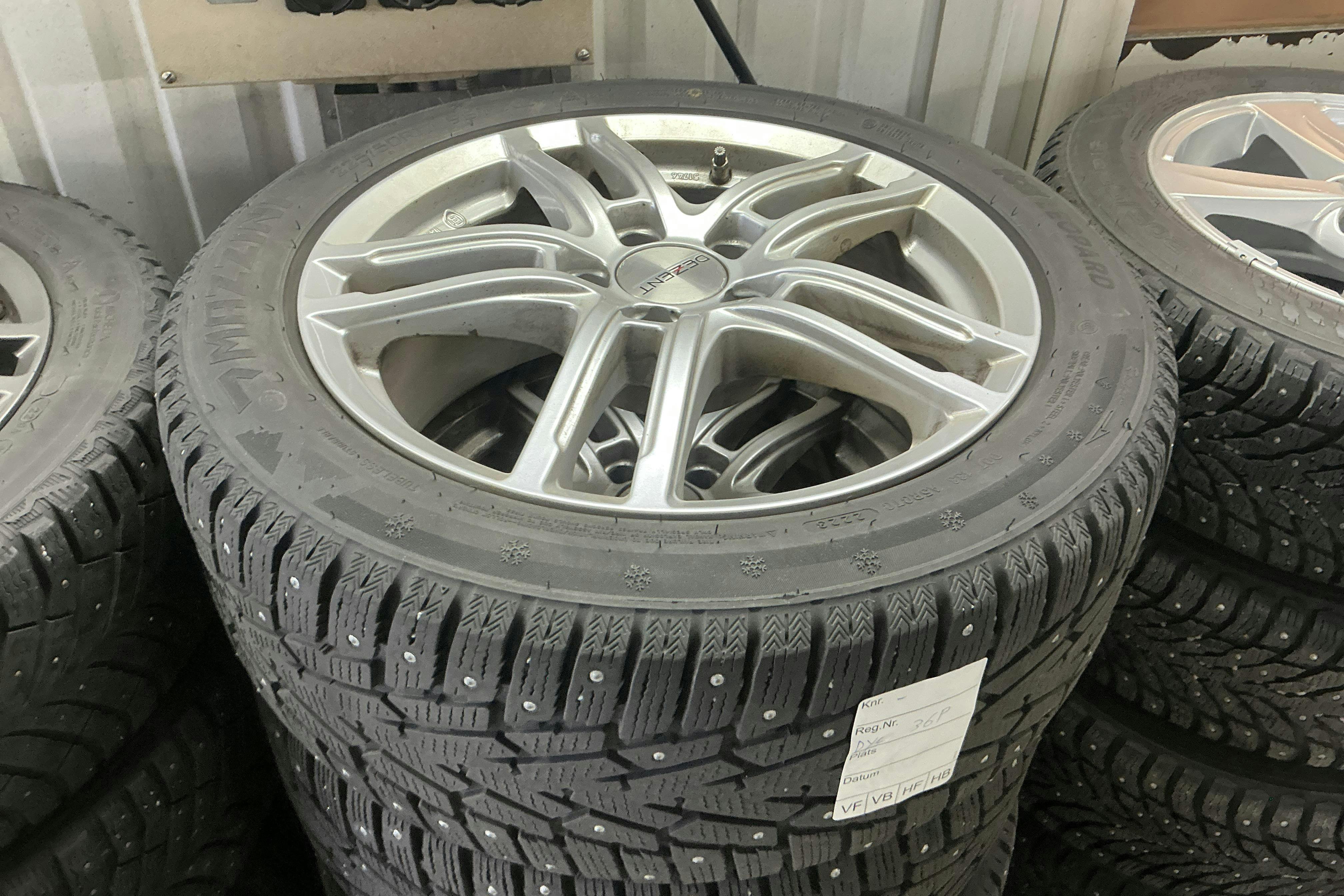 Vehicle Image 14