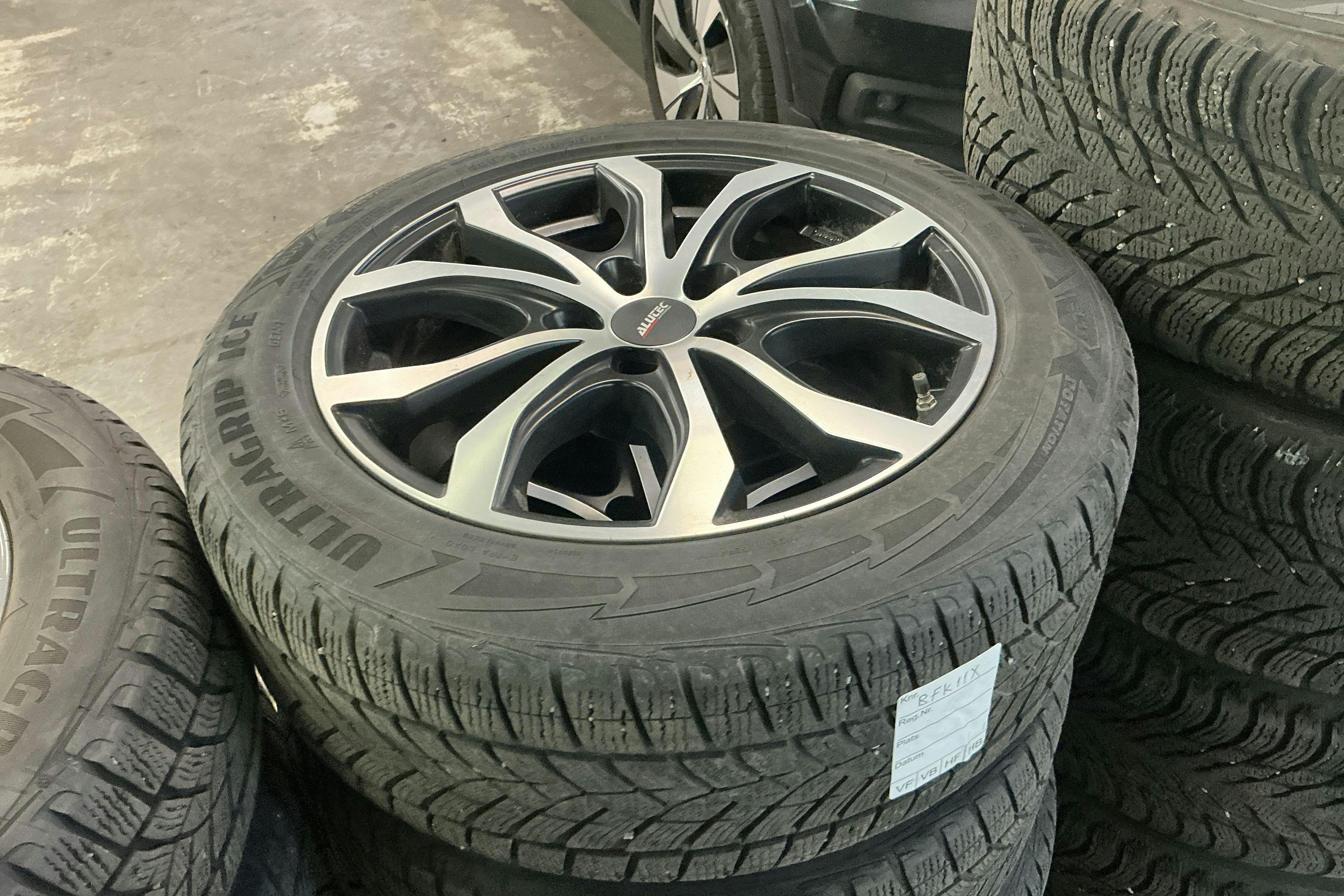 Vehicle Image 16
